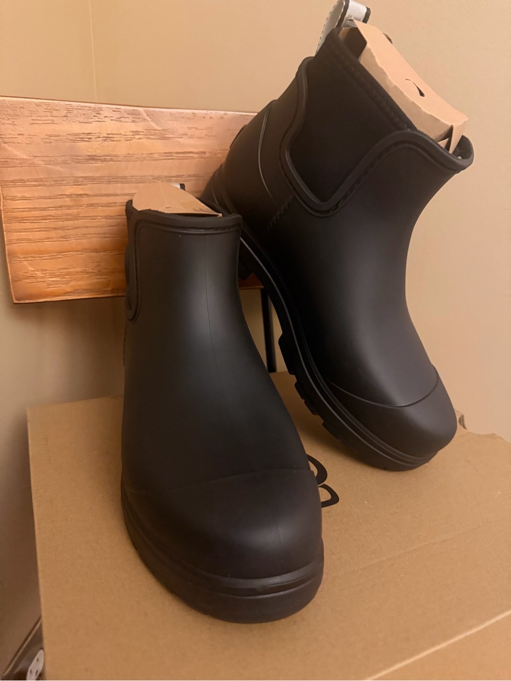 UGG Droplet Waterproof Rain Boots – Black – Women’s Size 8 – NEW - Picture 9 of 9